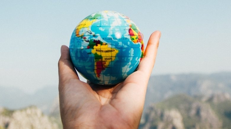 Image illustrant le poème A l'écoute du monde de Catherine Gaillard-Sarron